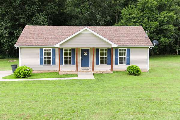 4.8 Acres of Land with Home for Sale in Charlotte, Tennessee