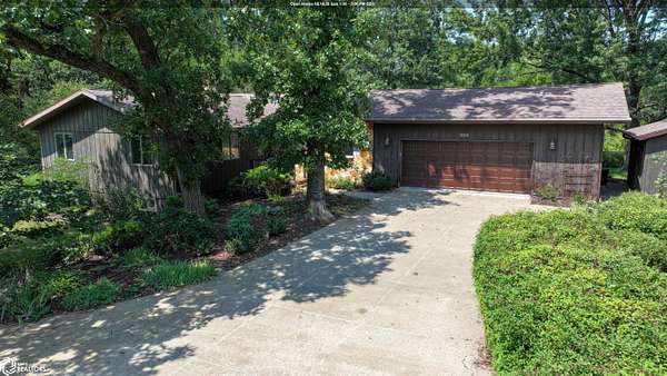 1.7 Acres of Land with Home for Sale in Fairfield, Iowa