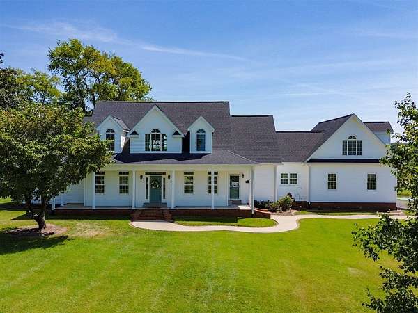 5 Acres of Land with Home for Sale in Bowling Green, Kentucky