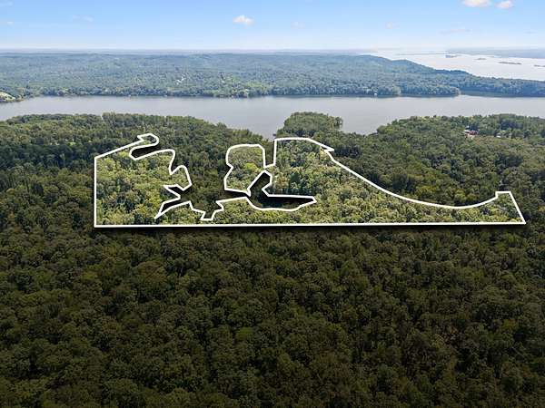 18 Acres of Recreational & Residential Land for Sale in Dover, Tennessee