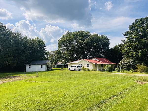 2.8 Acres of Land with Home for Sale in Manchester, Tennessee