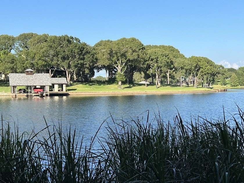 1 Acre of Residential Land for Sale in Athens, Texas