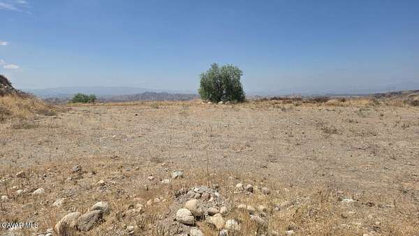 2.52 Acres of Land for Sale in Agua Dulce, California