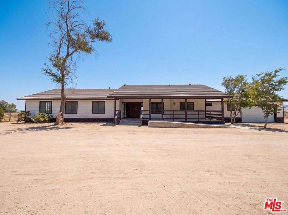 2.39 Acres of Land with Home for Sale in Rosamond, California