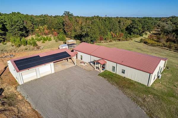 19.2 Acres of Land with Home for Sale in Kilgore, Texas
