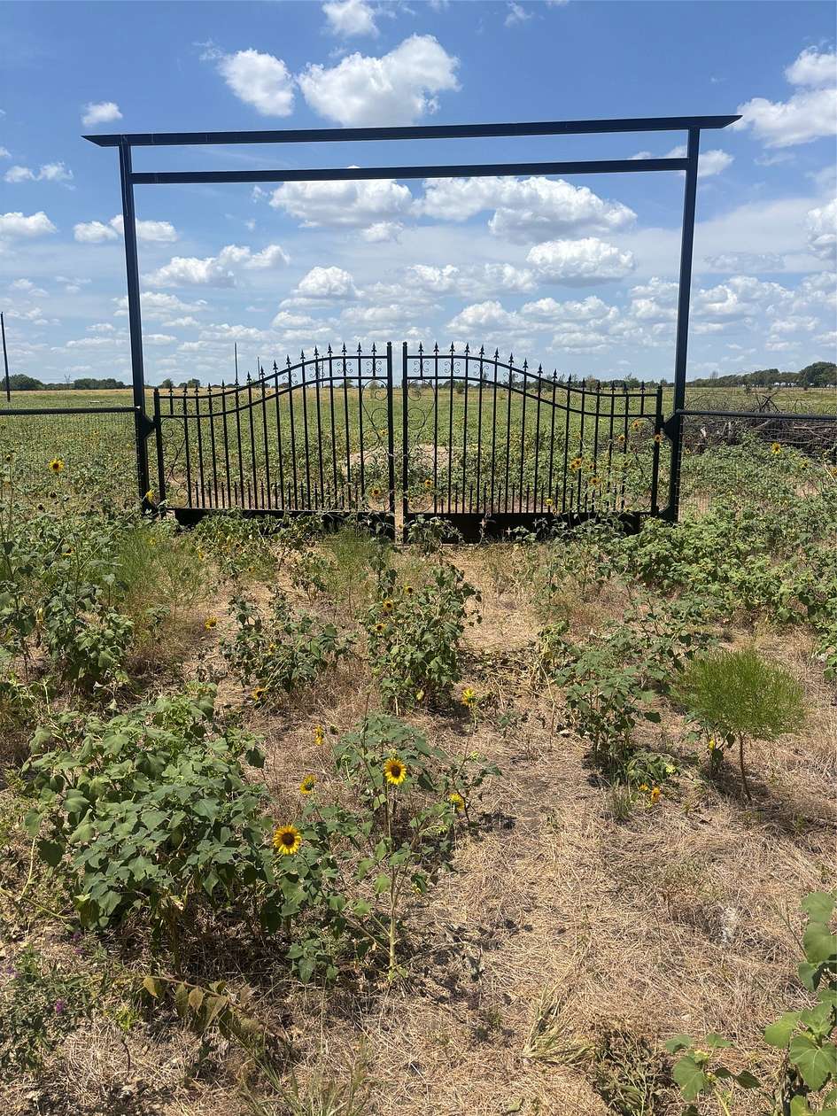 10.1 Acres of Land for Sale in Krum, Texas