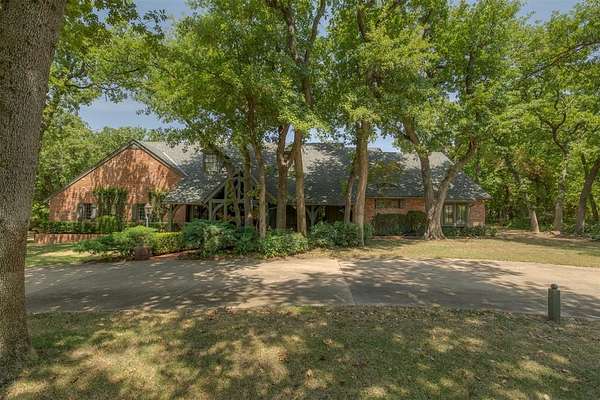 2.8 Acres of Land with Home for Sale in Edmond, Oklahoma
