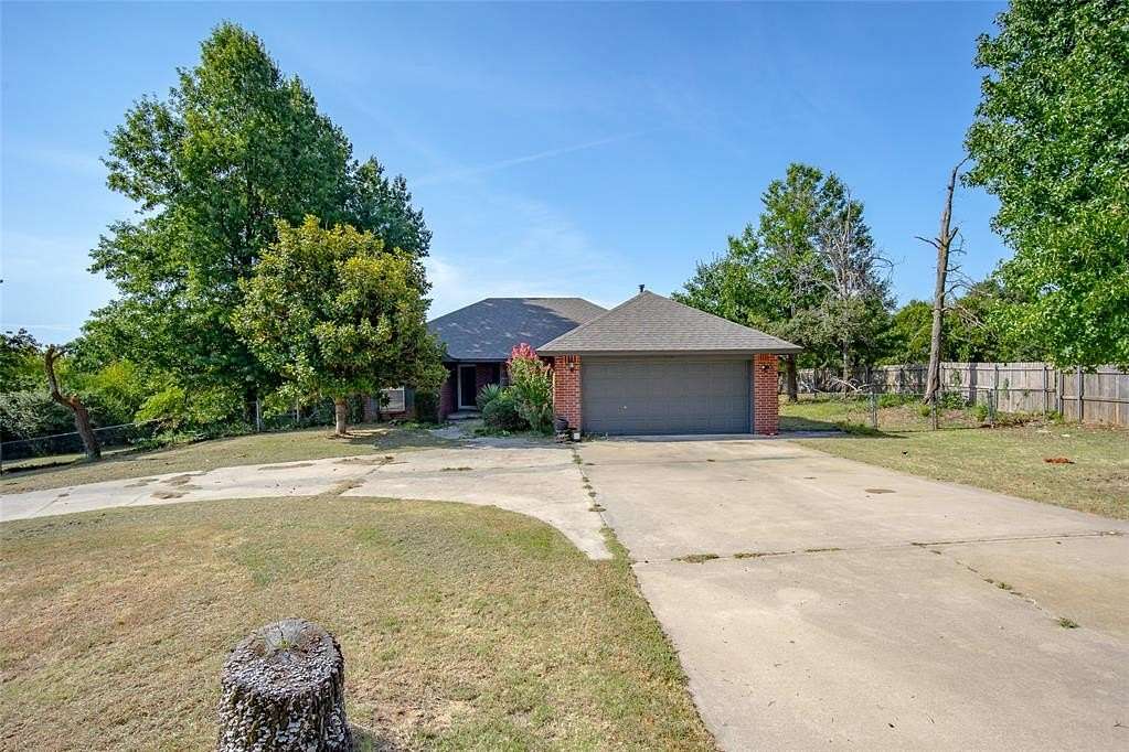 1.76 Acres of Land with Home for Sale in Choctaw, Oklahoma