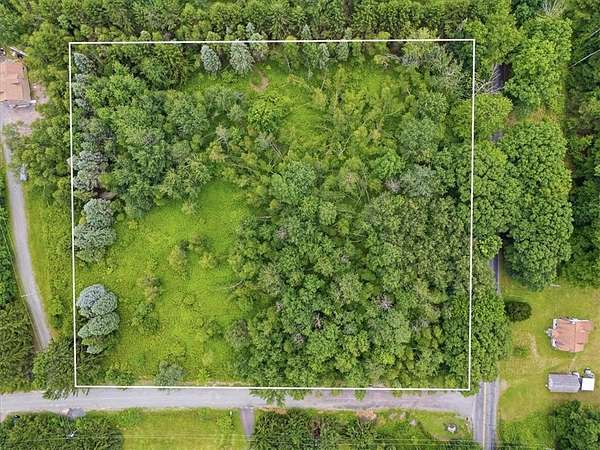 3.26 Acres of Residential Land for Sale in Canadensis, Pennsylvania