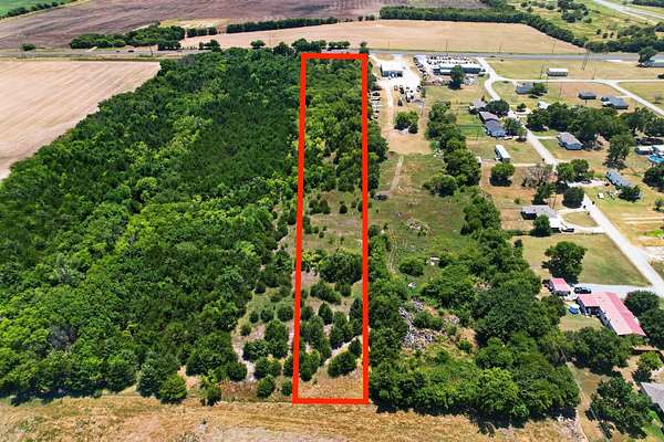 5 Acres of Residential Land for Sale in Southmayd, Texas