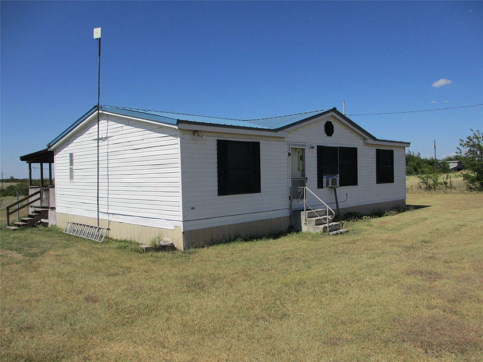 12 Acres of Land with Home for Sale in Itasca, Texas
