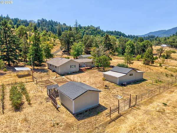 5 Acres of Land with Home for Sale in Roseburg, Oregon