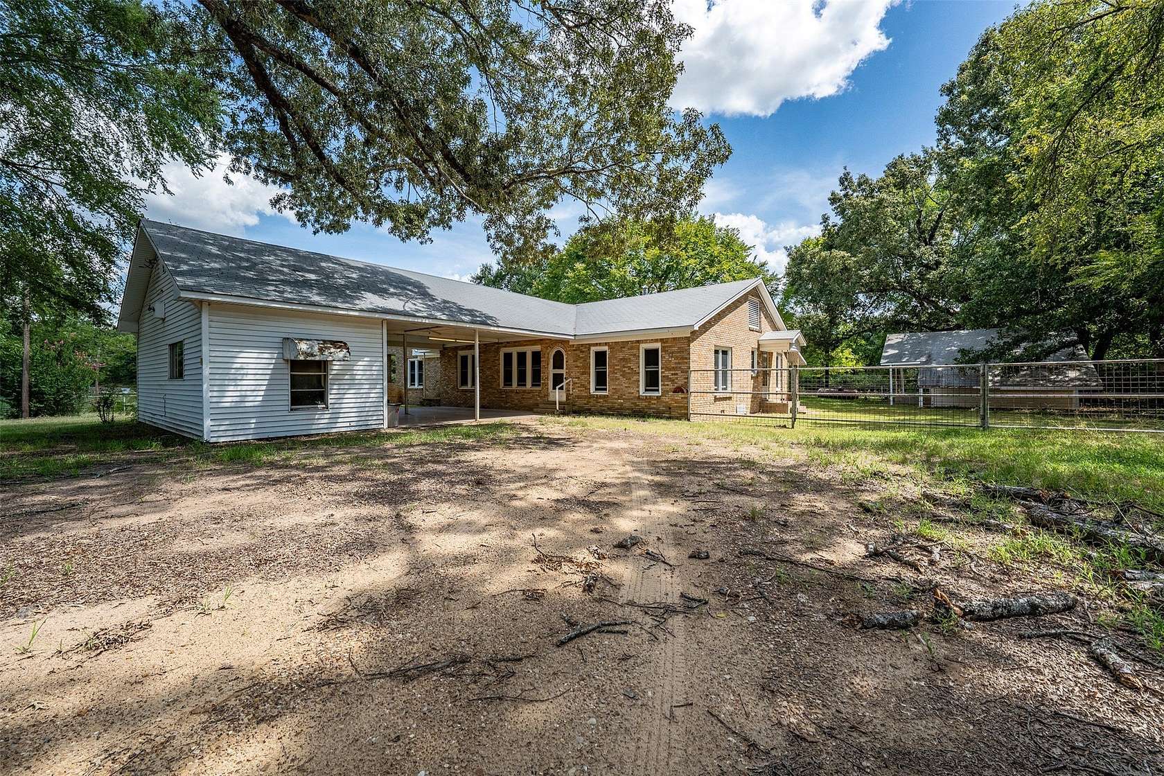 5.27 Acres of Land with Home for Sale in Athens, Texas