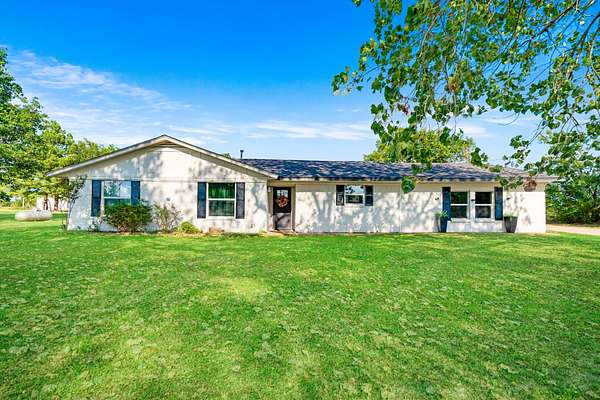 2.53 Acres of Land with Home for Sale in Pattonville, Texas