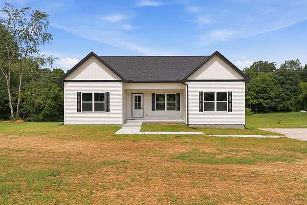 1.5 Acres of Land with Home for Sale in Dickson, Tennessee
