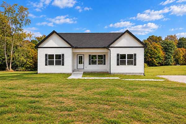 1.5 Acres of Land with Home for Sale in Dickson, Tennessee