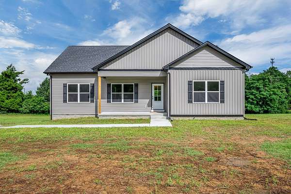 1.5 Acres of Land with Home for Sale in Dickson, Tennessee