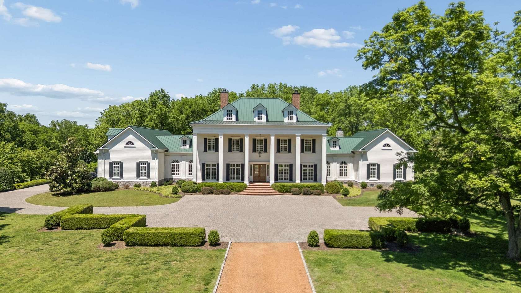 6 Acres of Land with Home for Sale in Franklin, Tennessee