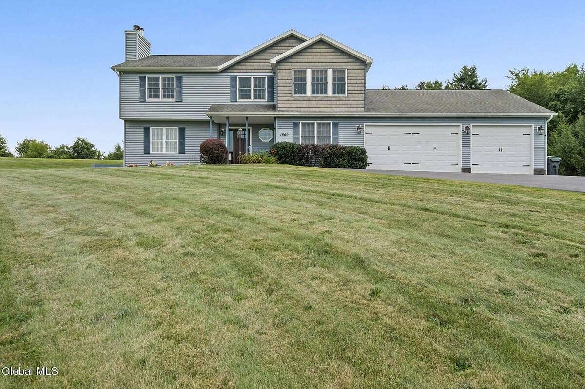 4 Acres of Land with Home for Sale in Castleton-on-Hudson, New York