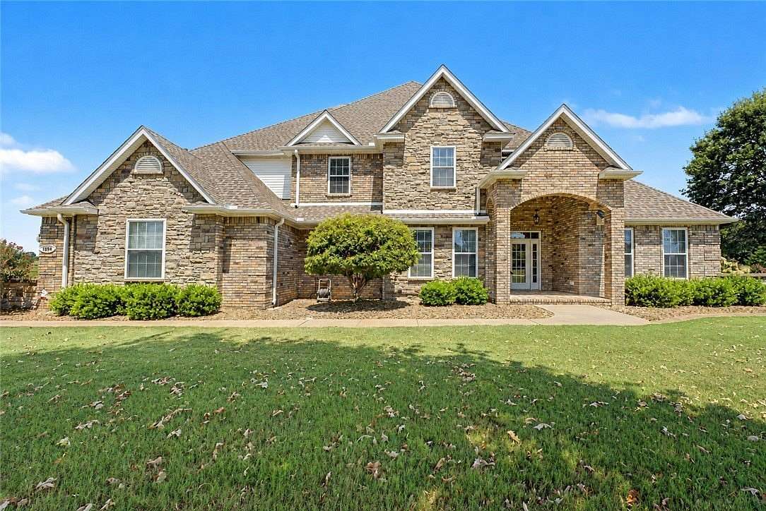 2 Acres of Land with Home for Sale in Fayetteville, Arkansas