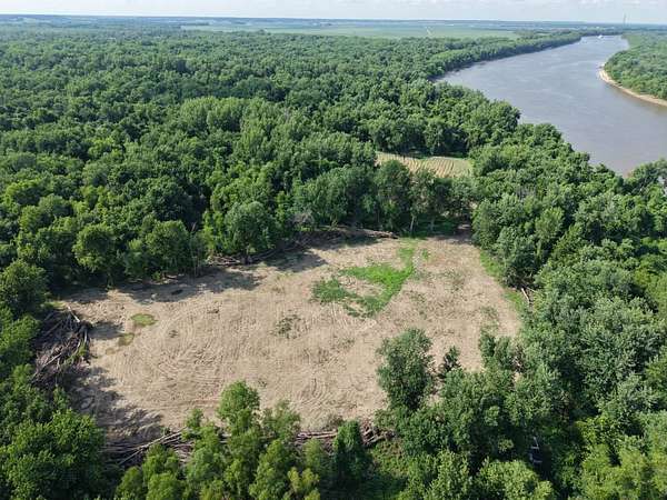 172 Acres of Land for Sale in Chambersburg, Illinois