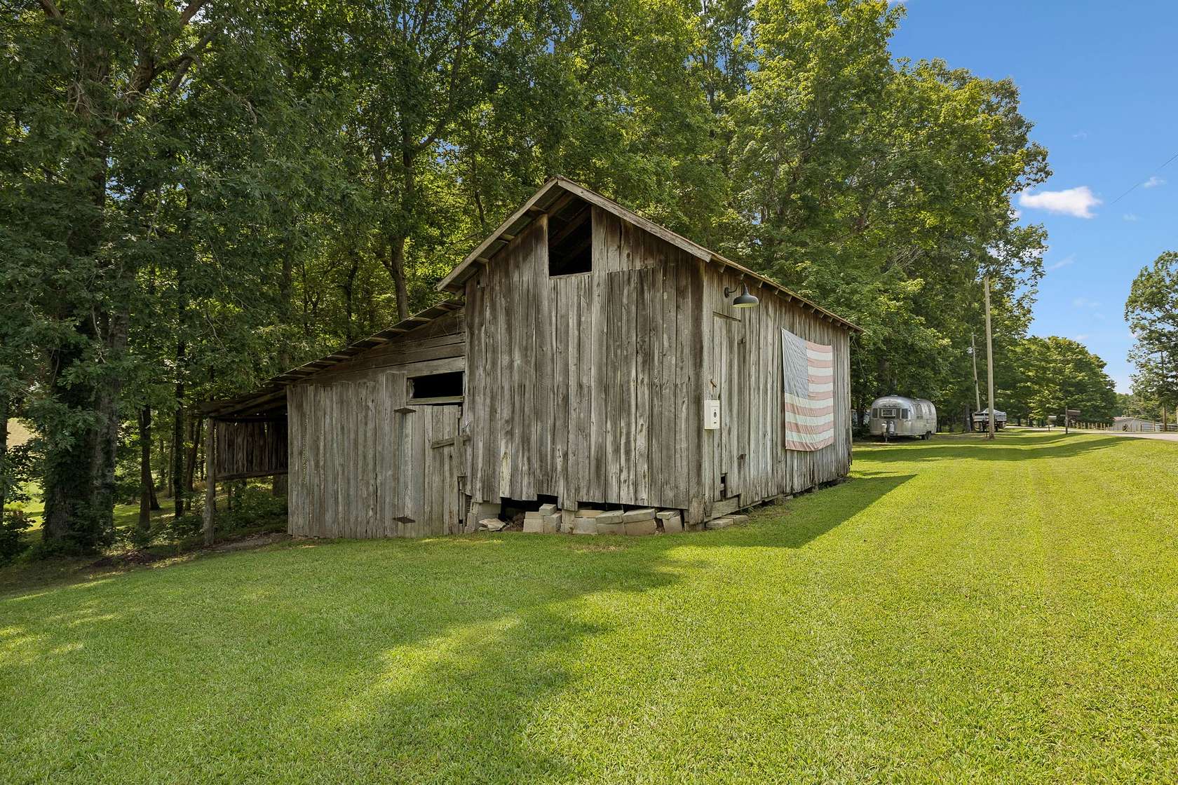 20.3 Acres of Land with Home for Sale in Dickson, Tennessee