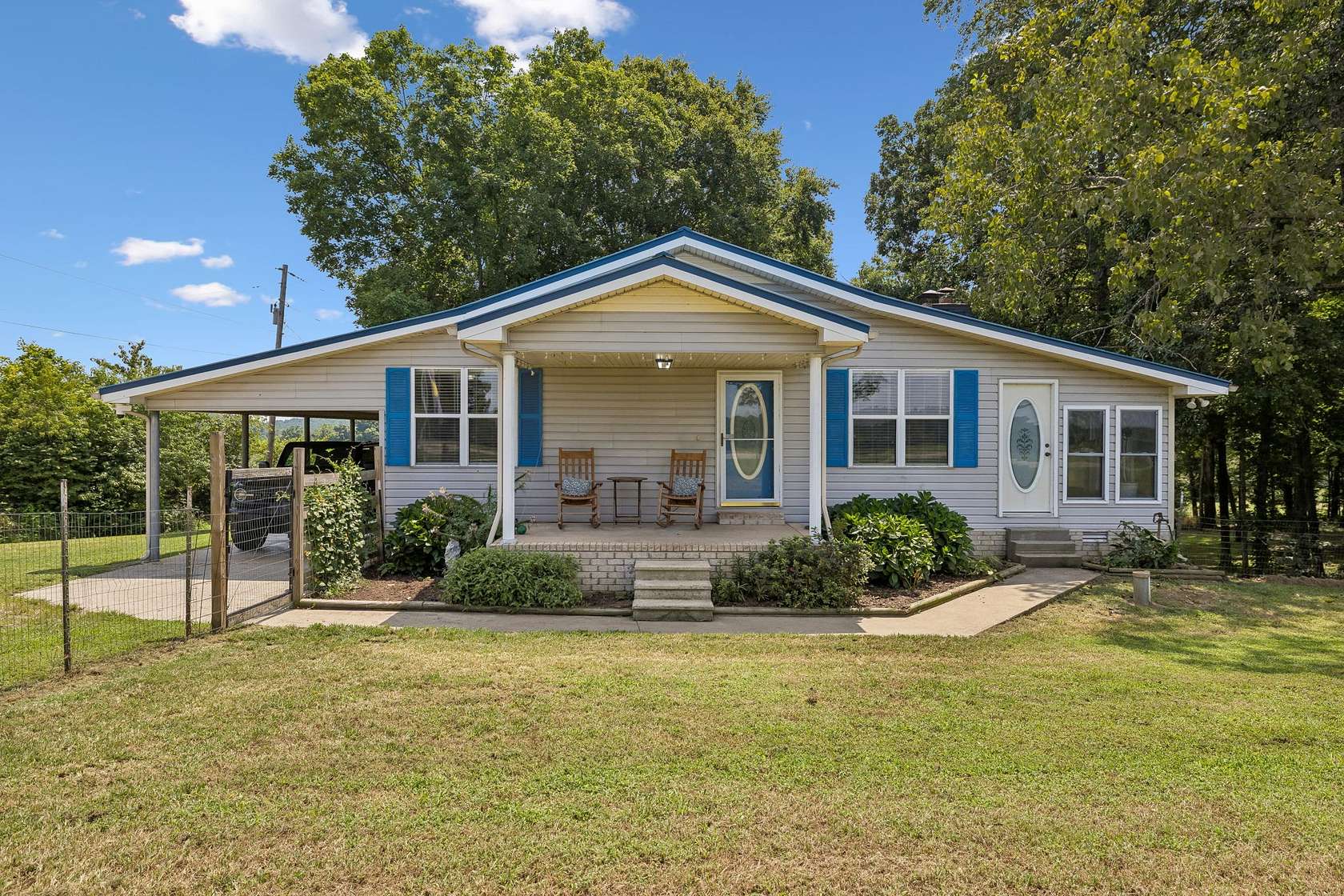 20.3 Acres of Land with Home for Sale in Dickson, Tennessee