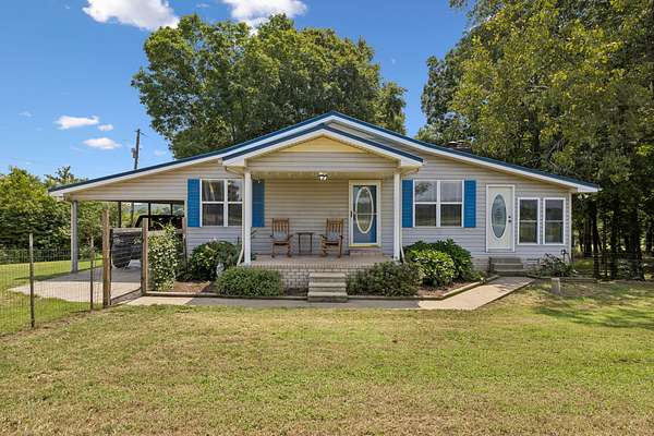20.3 Acres of Land with Home for Sale in Dickson, Tennessee