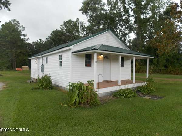 3.68 Acres of Land with Home for Lease in Maysville, North Carolina