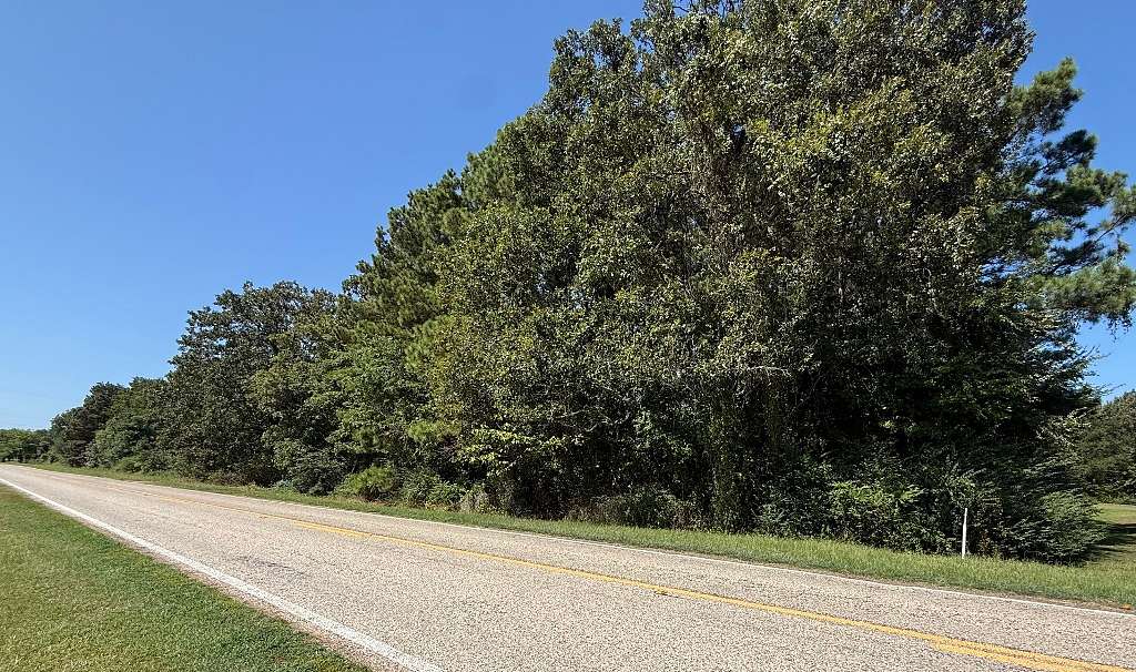4 Acres of Land for Sale in De Kalb, Texas