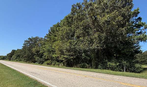 4 Acres of Land for Sale in De Kalb, Texas