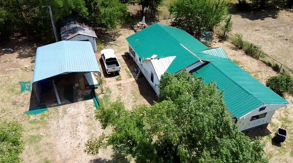 10 Acres of Land with Home for Sale in Elmore City, Oklahoma
