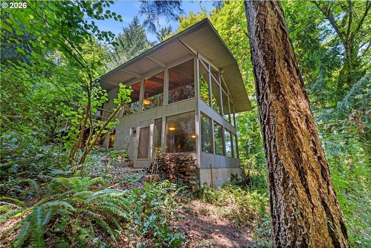 3.3 Acres of Land with Home for Sale in Milwaukie, Oregon