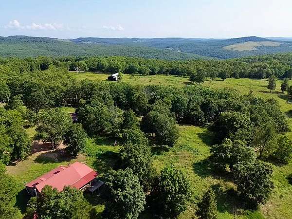 195 Acres of Recreational Land with Home for Sale in Huntsville, Arkansas