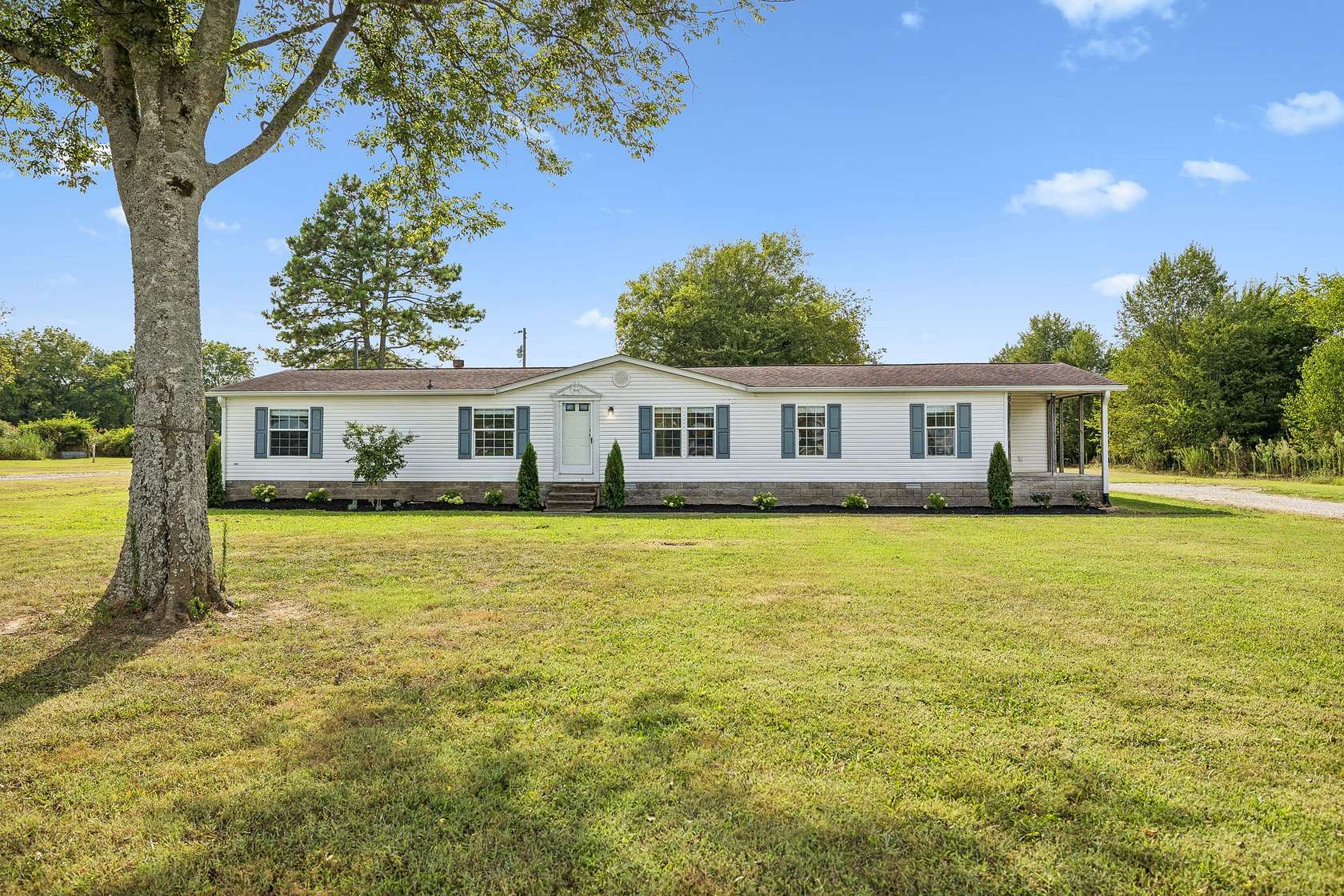 2 Acres of Land with Home for Sale in Chapel Hill, Tennessee