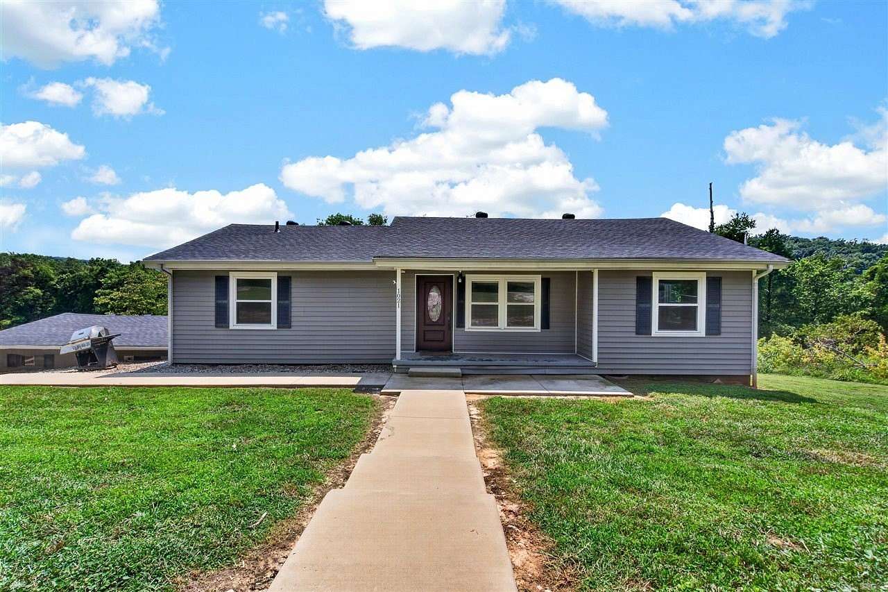 2.72 Acres of Land with Home for Sale in Bowling Green, Kentucky