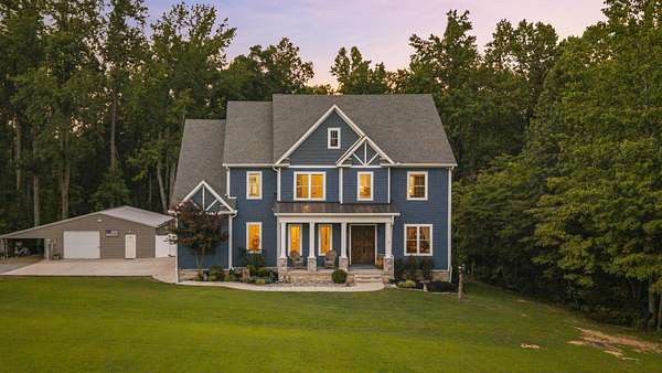 15.4 Acres of Land with Home for Sale in Bethpage, Tennessee