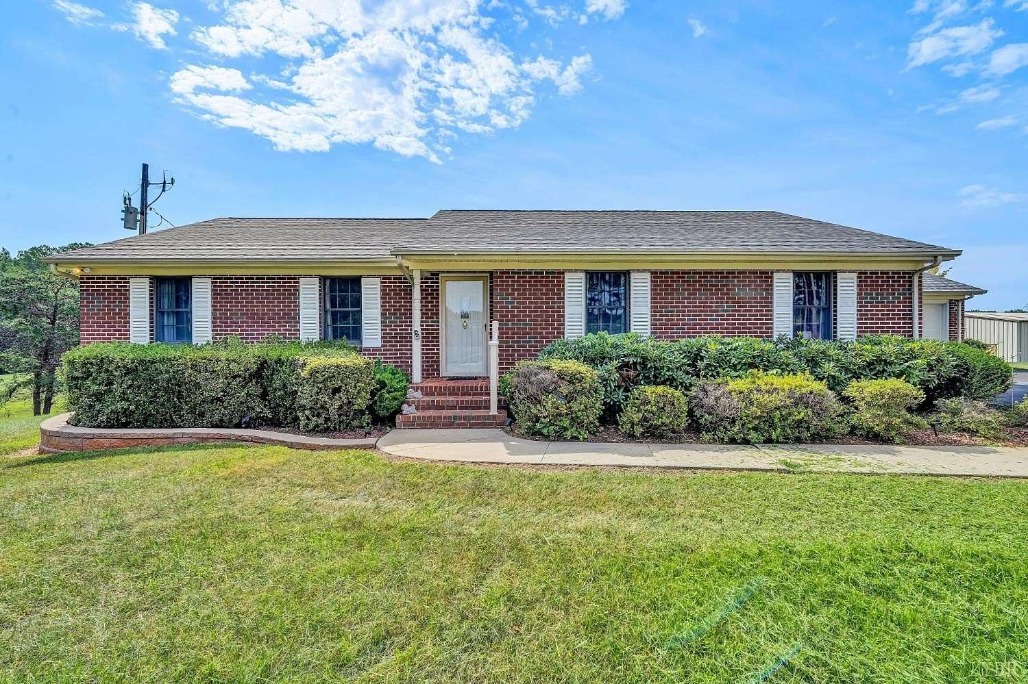 9.6 Acres of Land with Home for Sale in Appomattox, Virginia