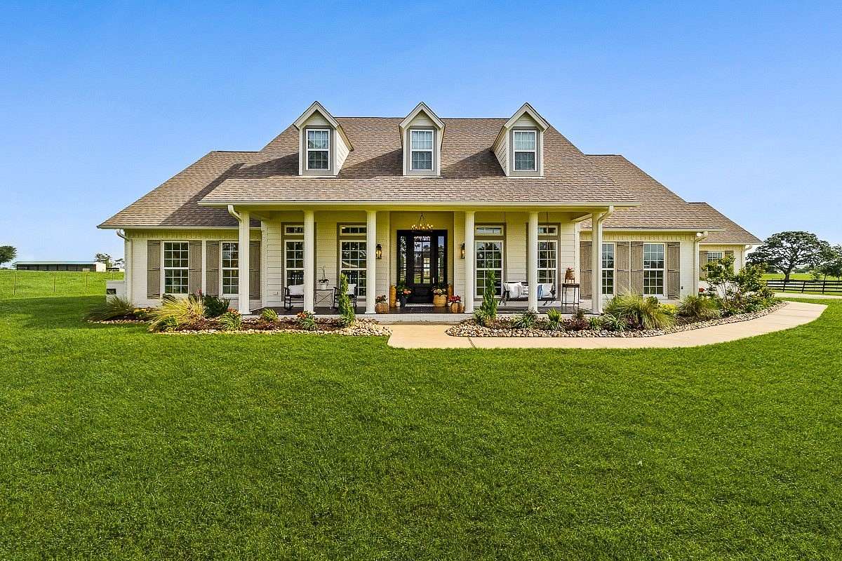 28 Acres of Agricultural Land with Home for Sale in Midway, Texas