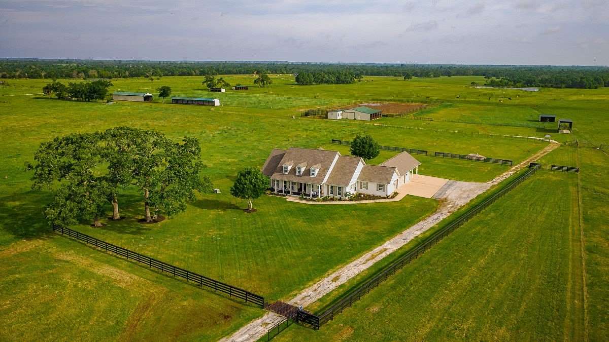 28 Acres of Agricultural Land with Home for Sale in Midway, Texas