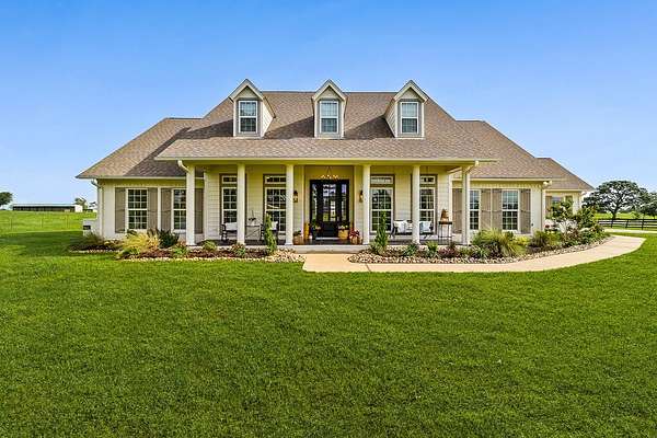 28 Acres of Agricultural Land with Home for Sale in Midway, Texas