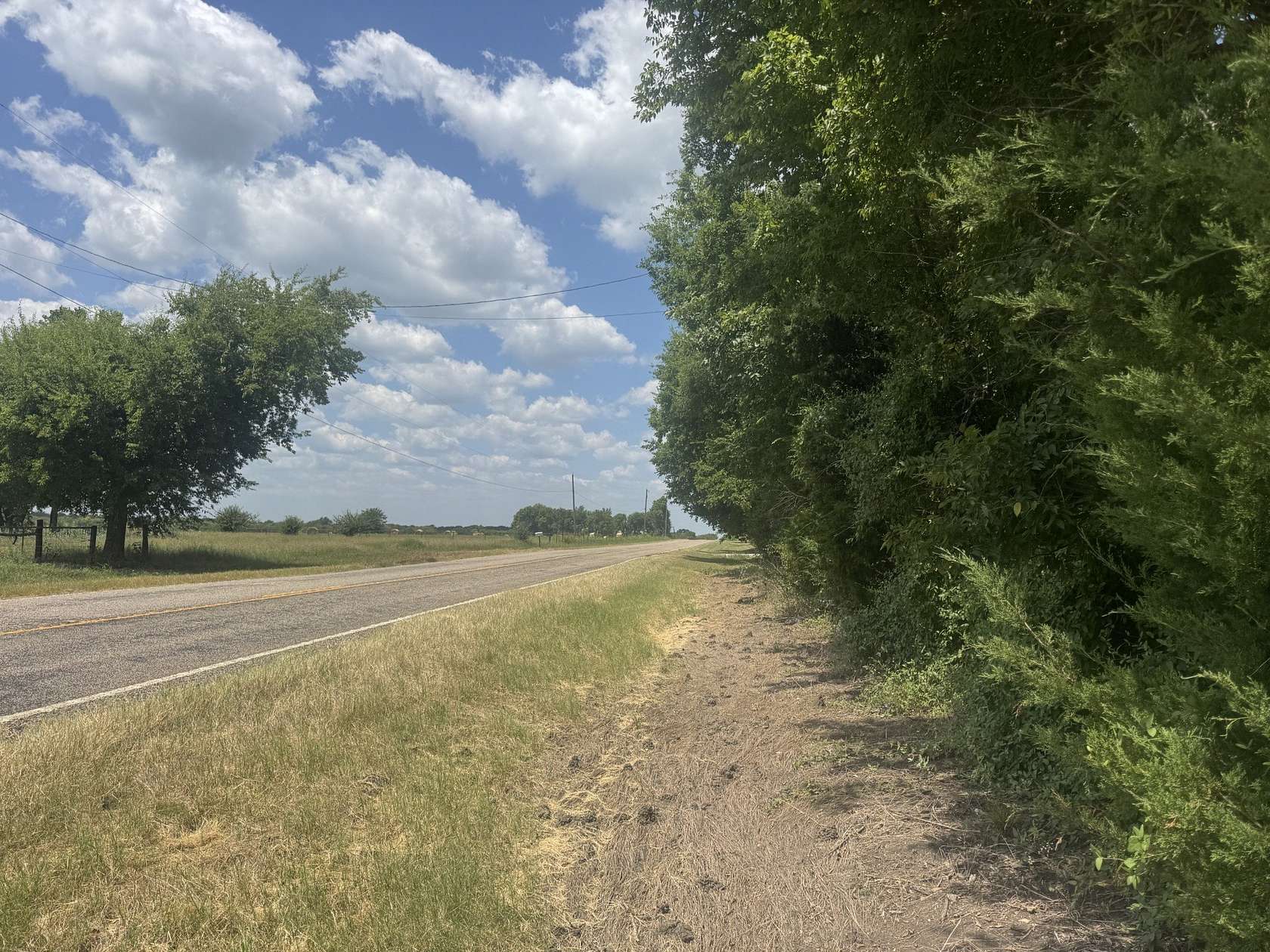 2.5 Acres of Residential Land for Sale in Clarksville, Texas