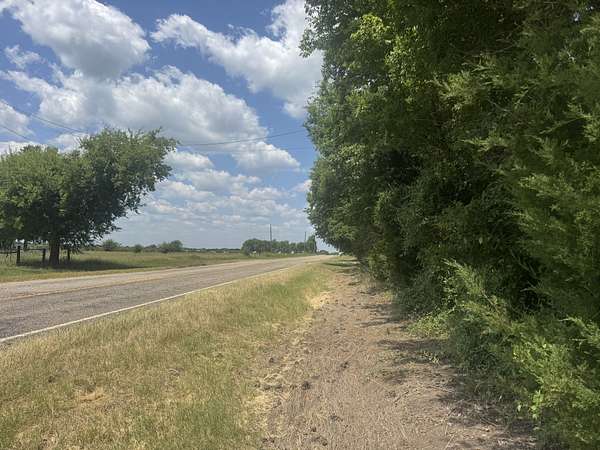 2.5 Acres of Residential Land for Sale in Clarksville, Texas