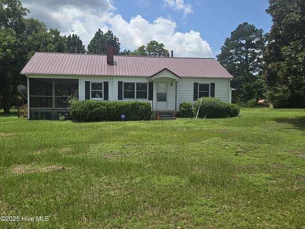 3.5 Acres of Land with Home for Lease in Laurel Hill, North Carolina