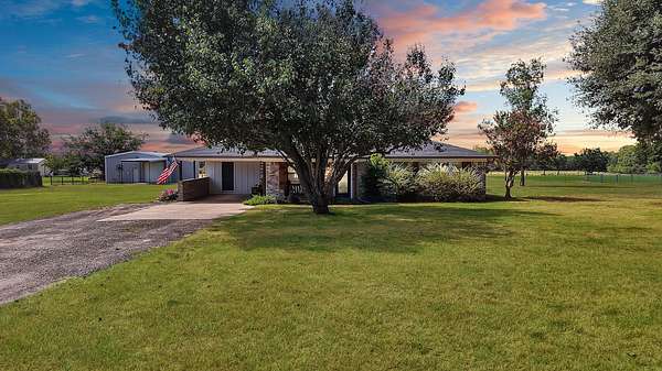 2 Acres of Land with Home for Sale in Mineola, Texas