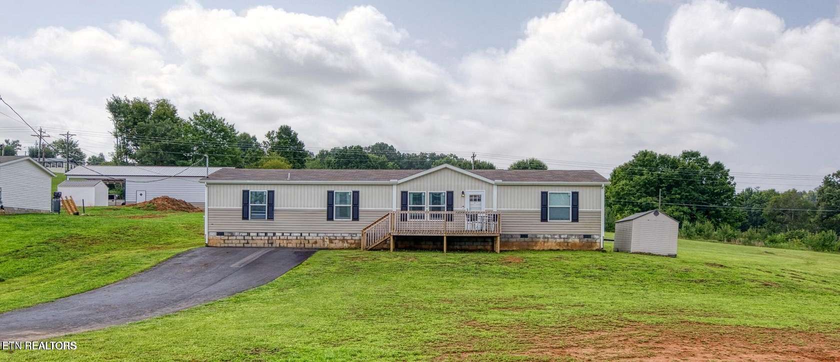 1.5 Acres of Land with Home for Sale in Dandridge, Tennessee