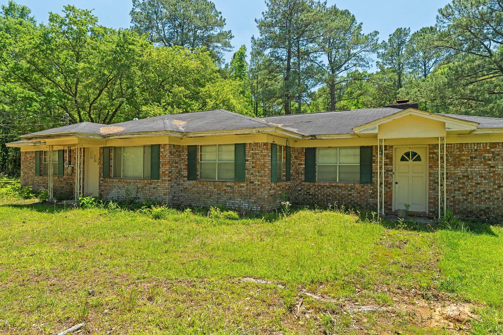 11 Acres of Land with Home for Sale in Hattiesburg, Mississippi