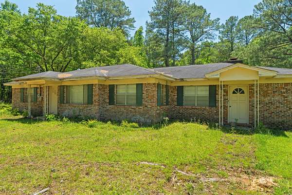 11 Acres of Land with Home for Sale in Hattiesburg, Mississippi