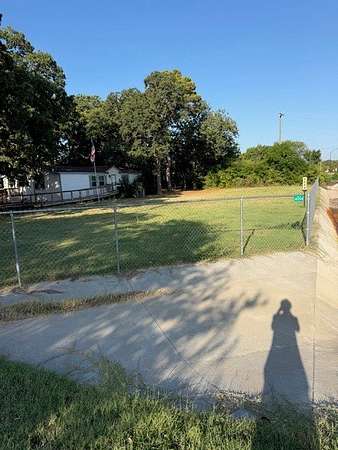 1 Acre of Land for Sale in Arlington, Texas