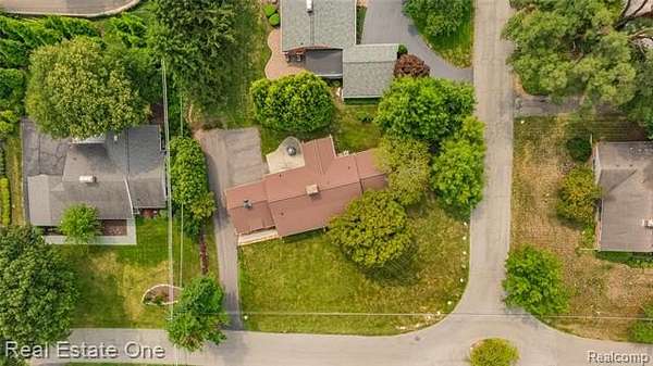 0.39 Acres of Residential Land for Sale in Bloomfield Township, Michigan